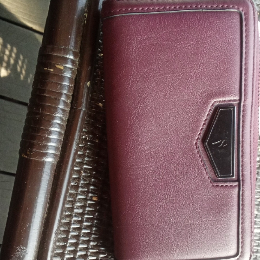 Simply Vera Vera Wang Burgundy Wallet